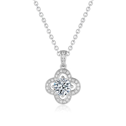 Four leaf clover diamond pendant